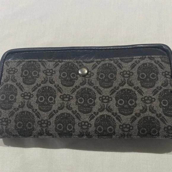 Loungefly Charcoal Skull Pattern Wallet - Picture 3 of 8